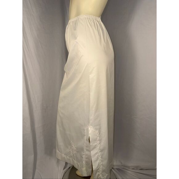 Vintage Vanity Fair White Nylon Half Slip Skirt – Embroidered Hem, Side Slit, Si - Picture 3 of 16